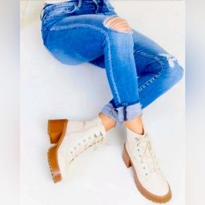 Altar’s State - Women’s White / Cream Lace Boots Brown Sole Size: 9